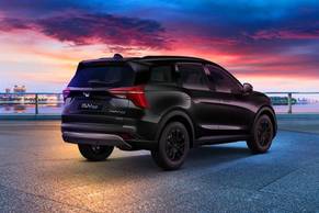Mahindra XUV700 Rear Right Side Image