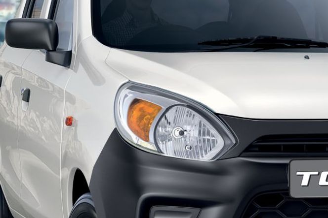 Maruti Suzuki Alto 800 tour Headlight Image Maruti Suzuki Alto 800 tour Headlight Image