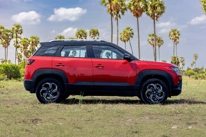 Maruti Brezza Front Right View Image