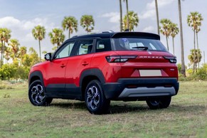 Maruti Brezza Rear Left View Image