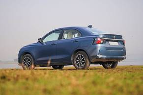 Maruti Dzire Rear Left View Image