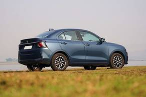 Maruti Dzire Rear Right Side Image