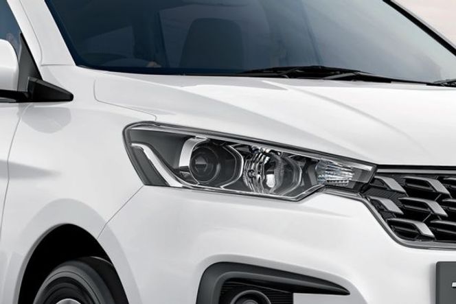 Maruti Suzuki Ertiga Tour Headlight Image Maruti Suzuki Ertiga Tour Headlight Image