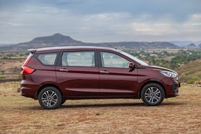 Maruti Suzuki Ertiga Front Right View Image