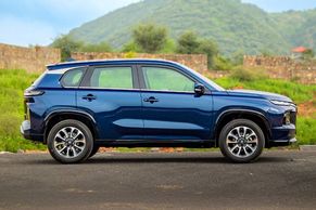 Maruti Suzuki Grand Vitara Front Right View Image