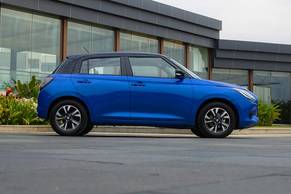 Maruti Swift Front Right View Image