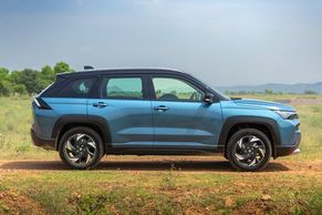 Maruti Suzuki Victoris Front Right View Image