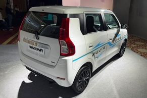 Maruti Suzuki Wagon R Rear Right Side Image