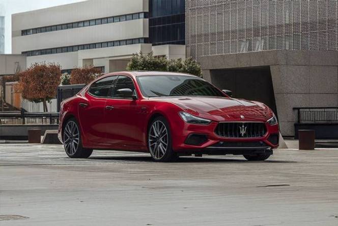 Maserati Ghibli Front Right Side View