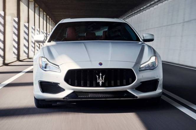 Maserati Quattroporte Front View Image