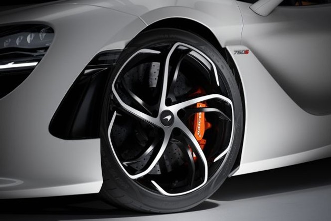 मैक्लारेन 750एस व्हील image