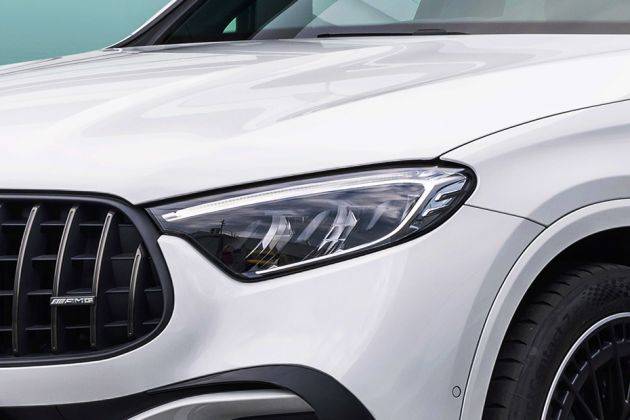 Mercedes-Benz AMG GLC 43 Headlight Image