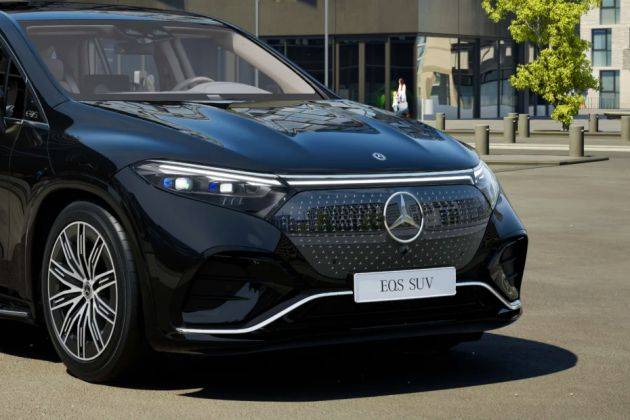 Mercedes-Benz EQS SUV Grille Image