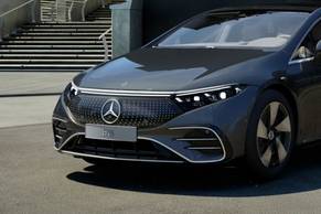 Mercedes-Benz EQS Grille Image