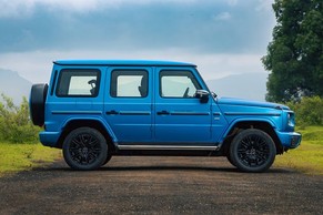 Mercedes-Benz G-Class Electric Front Right View Image