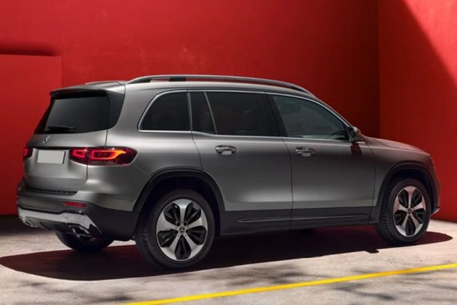 Mercedes-Benz GLB Rear Right Side Image