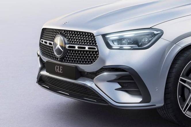 Mercedes-Benz GLE Grille Image