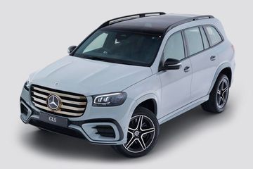 Mercedes-Benz GLS Front Left Side Image
