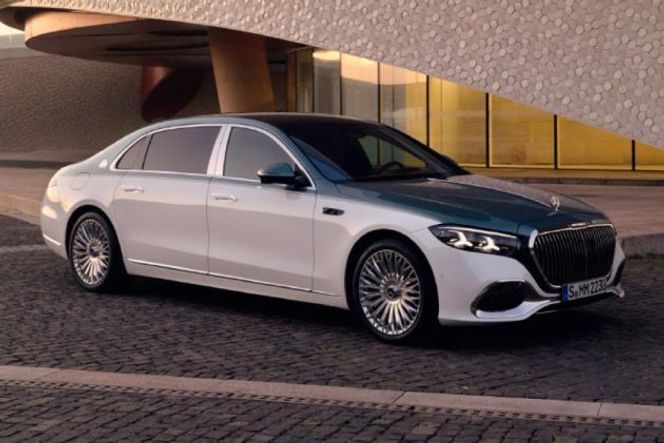 Mercedes-Benz Maybach S-Class Facelift Front Right Quarter View Mercedes-Benz Maybach S-Class Facelift Front Right Quarter View