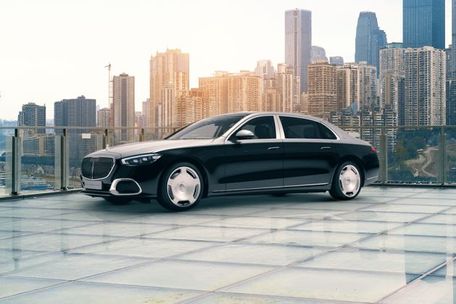 Mercedes-Benz Maybach S-Class Front Left Side Image