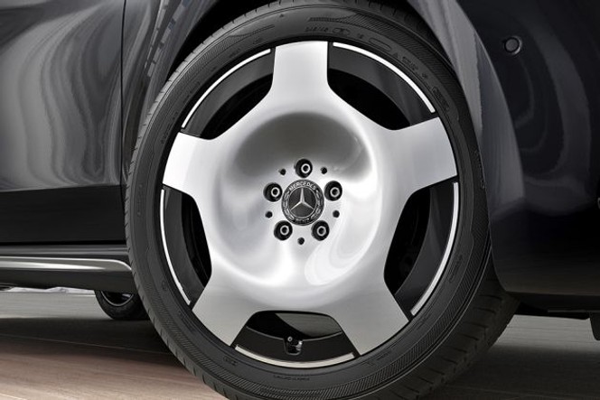 மெர்சிடீஸ் வி-கிளாஸ் சக்கர image