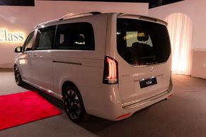 Mercedes-Benz V-Class Extra LWB Rear Left View Image Mercedes-Benz V-Class Extra LWB Rear Left View Image