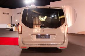 Mercedes-Benz V-Class Extra LWB Rear view Image Mercedes-Benz V-Class Extra LWB Rear view Image