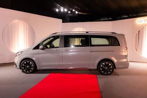 Mercedes-Benz V-Class Extra LWB Side View (Left)  Image