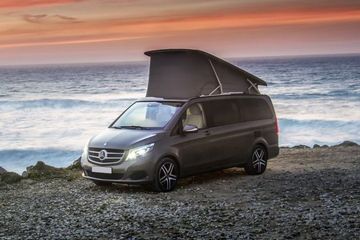 Mercedes-Benz V-Class 2019-2022 Front Left Side Image