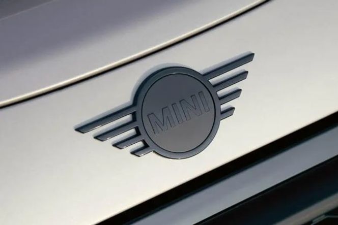 Mini Cooper Convertible 2015-2023 Exterior Image Mini Cooper Convertible 2015-2023 Exterior Image