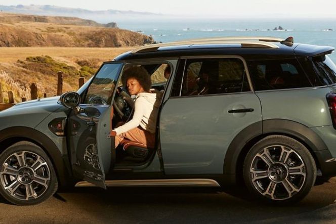 Mini Cooper Countryman 2021-2025 Exterior Image Mini Cooper Countryman 2021-2025 Exterior Image