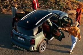 Mini Cooper Countryman Perspective View( Doors Open) Image