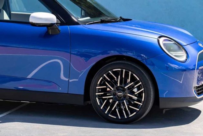 മിനി കൂപ്പർ എസ്ഇ 2024 ചക്രം image