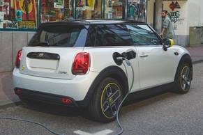 Mini Cooper SE Exterior Image Image