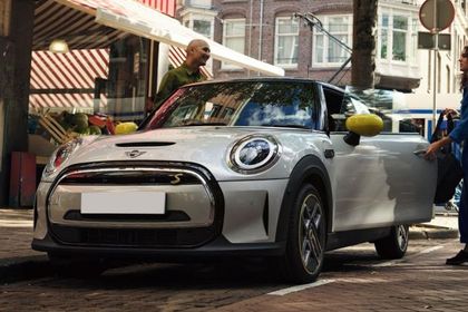 2022 Mini Cooper SE First Drive: Cheap And Cheerful, But A Short-Range  Fighter - Forbes Wheels