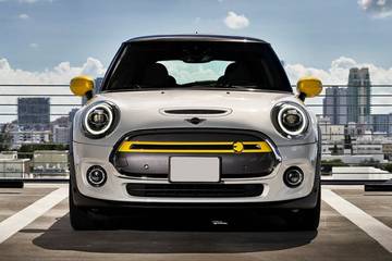 Mini Cooper SE Front View Image