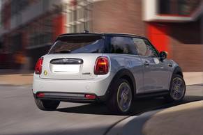 Mini Cooper SE Rear Right Side Image