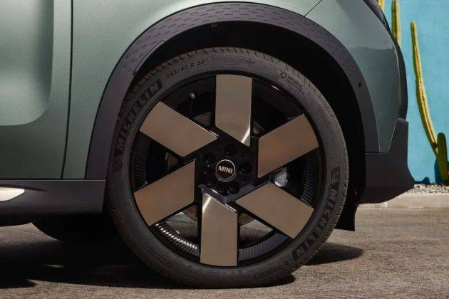 Mini Countryman Electric Wheel Image