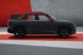 Mini Countryman Front Right View Image