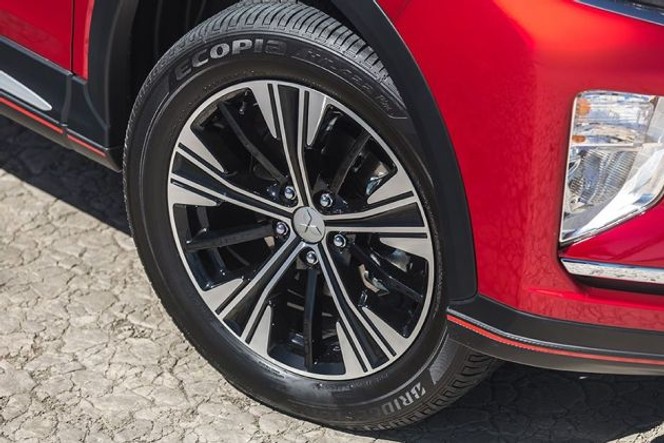 ಮಿತ್ಸುಬಿಷಿ ಎಕ್ಲಿಪ್ಸ್ ಕ್ರಾಸ್ ವೀಲ್ image