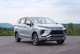 Mitsubishi Xpander Front Right View Image