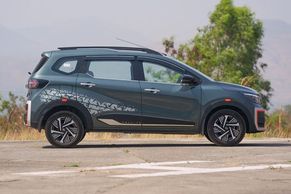 Nissan Gravite Front Right View Image
