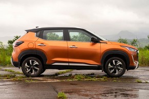 Nissan Magnite Front Right View Image