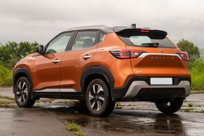 Nissan Magnite Rear Left View Image