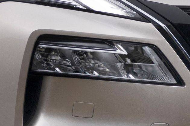 Nissan X-Trail Headlight Image