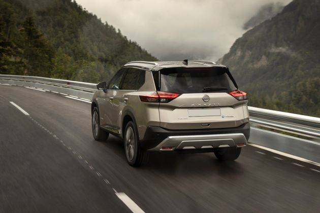 Nissan X-Trail Rear Left View Image