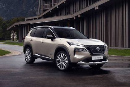 Nissan X-Trail Front Right Side View