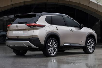 Nissan X-Trail Rear Right Side Image