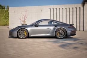 Porsche 911 Side View (Left)  Image