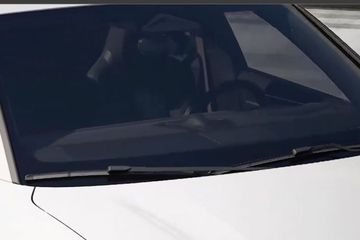 Porsche Macan EV Front Wiper Image